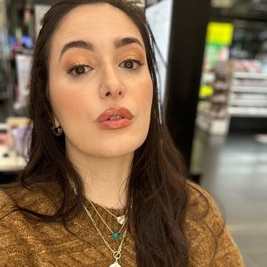 Meet your Posher, Luisa